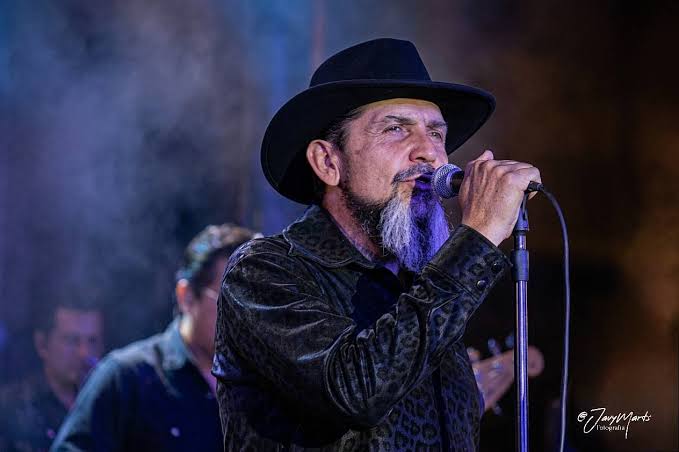 Reyli Barba anuncia boda durante concierto en el Auditorio Nacional