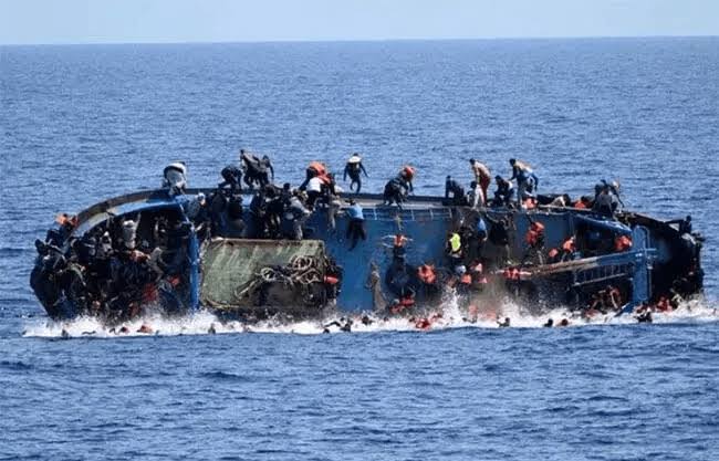 Más de 30 personas desaparecidas al hundirse un barco en Uganda, según la policía