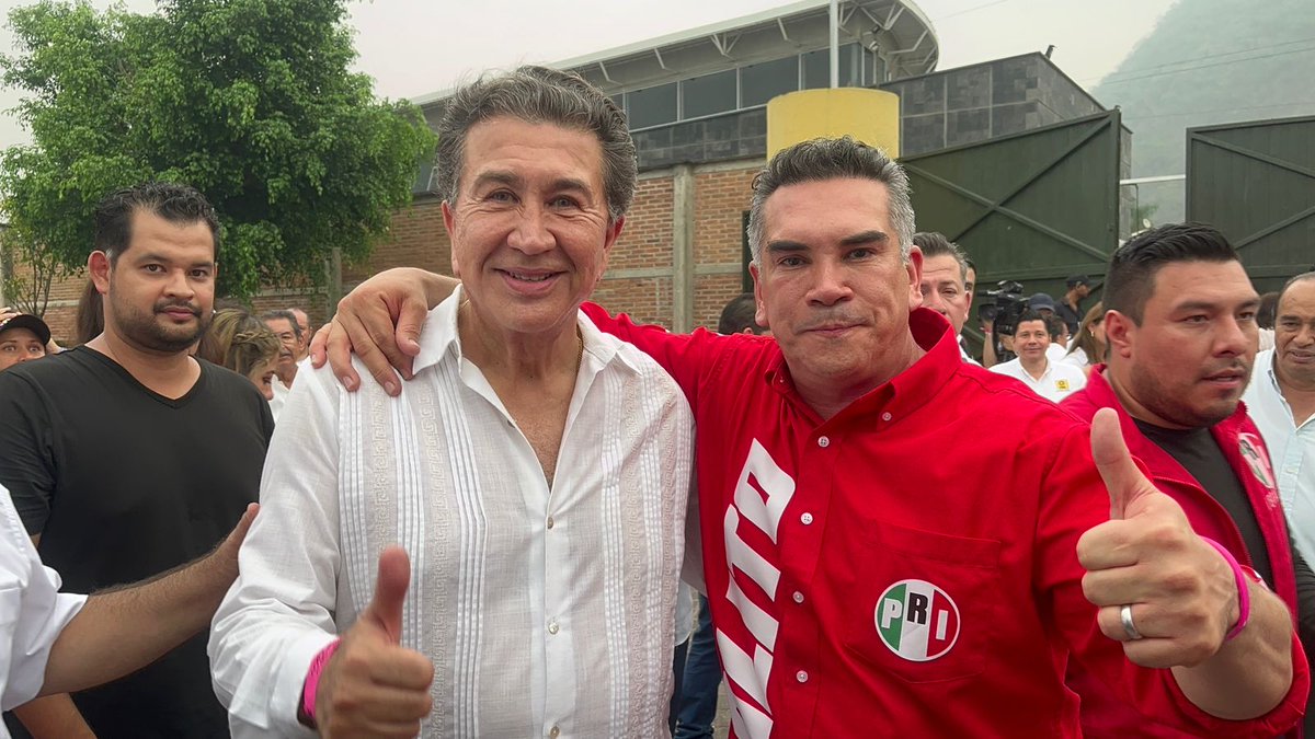 Renuncia Héctor Yunes al PRI