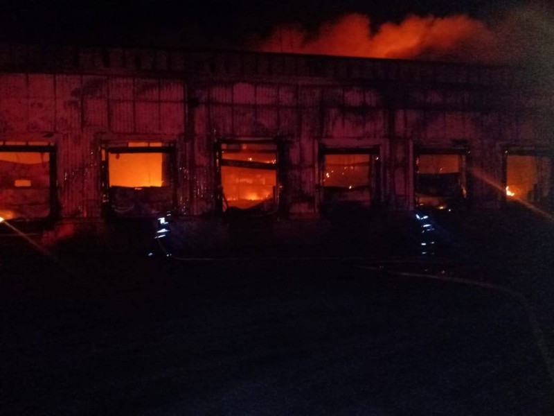 Arde fábrica de Bachoco en Lagos de Moreno