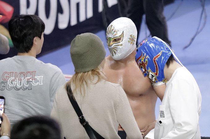 Impacta BTS a la Arena México; ¡Asisten a las luchas!