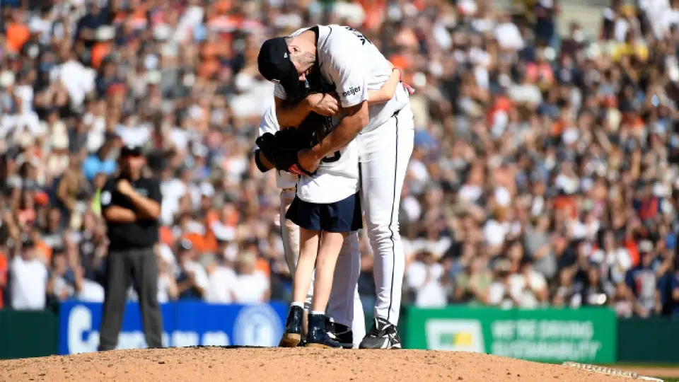 Entre lágrimas y junto a su hija, Justin Verlander pone fin a 21 temporadas en Grandes Ligas