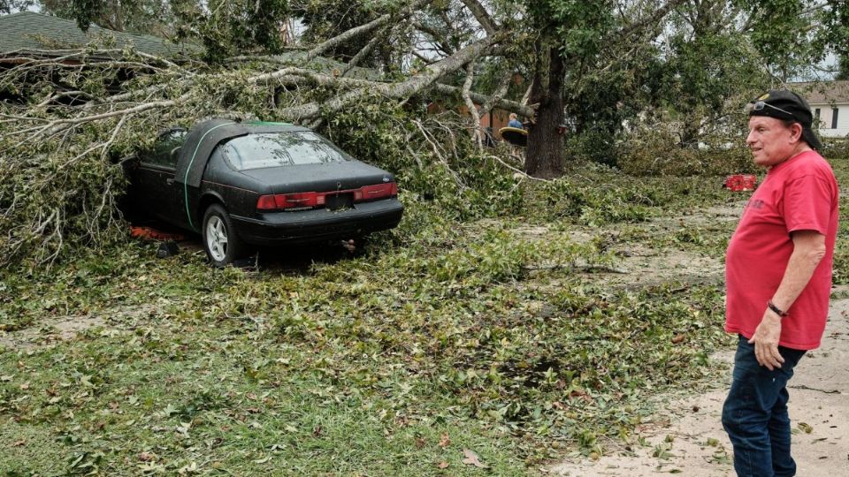 «Isaías» deja al menos 4 muertos y cientos de miles sin luz en el sur de EU