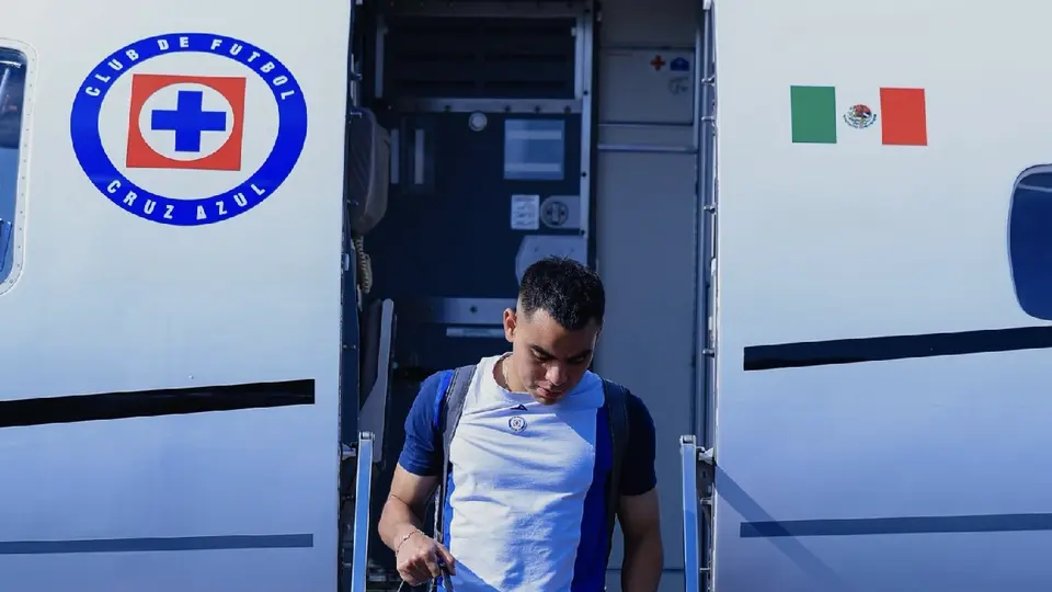 Cruz Azul sufre falla en su avión durante viaje a Chicago para afrontar la Leagues Cup