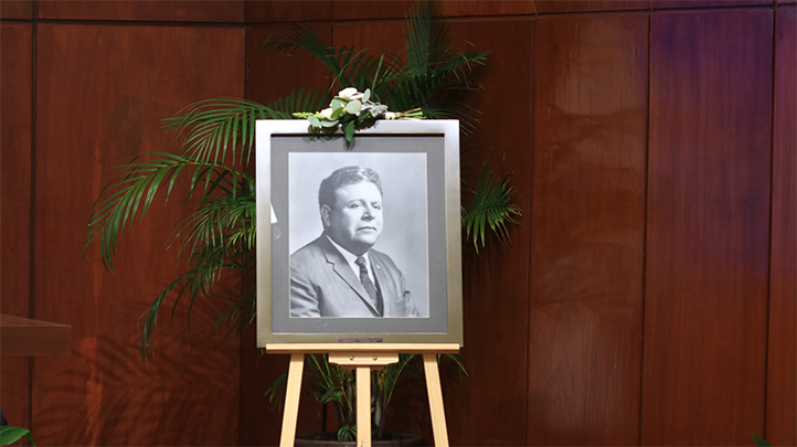UV honra el legado del ex rector Aureliano Hernández Palacios