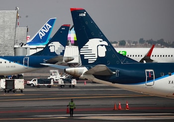 Controladores aéreos de México emplazan a huelga a SICT y SHCP
