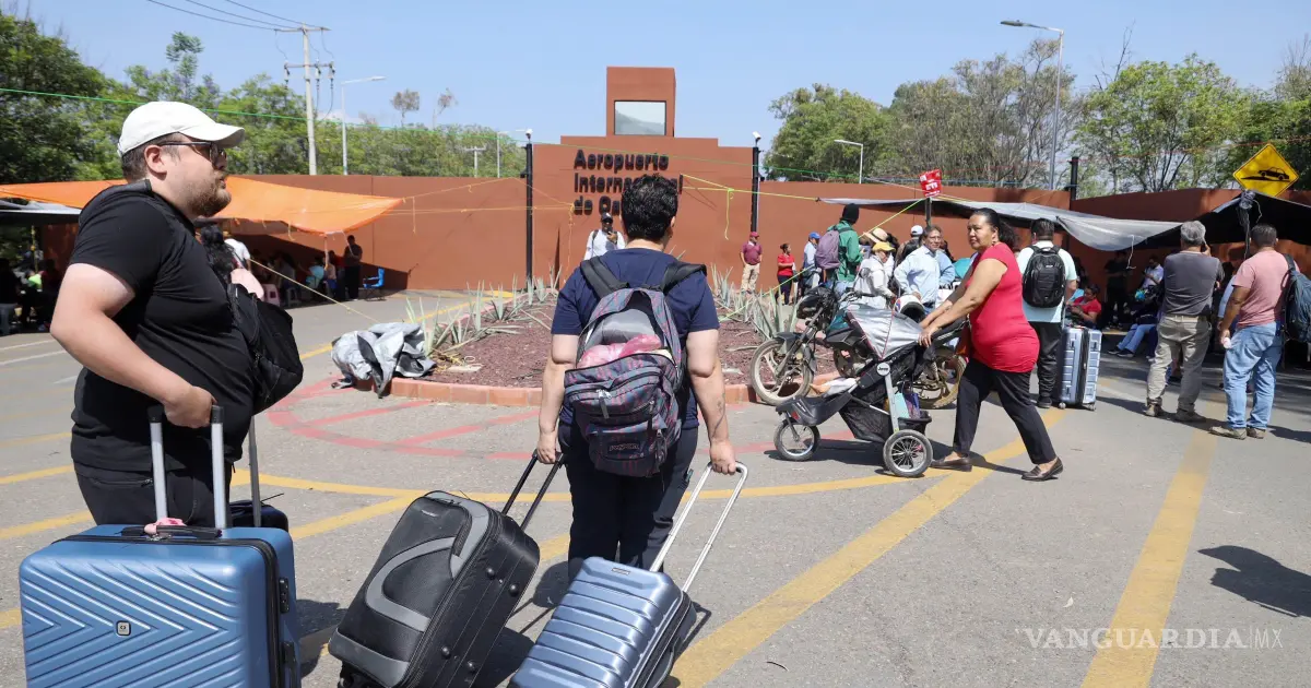 Caos en el Aeropuerto de Oaxaca: Maestros de la CNTE bloquean los accesos
