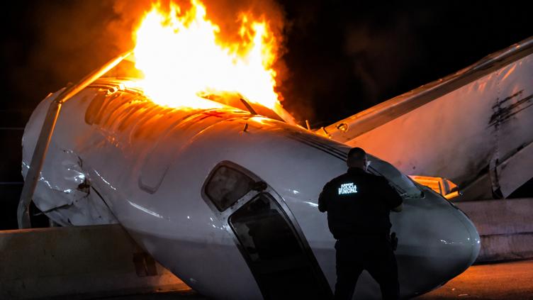 Se estrella avión en Laredo; hay un muerto