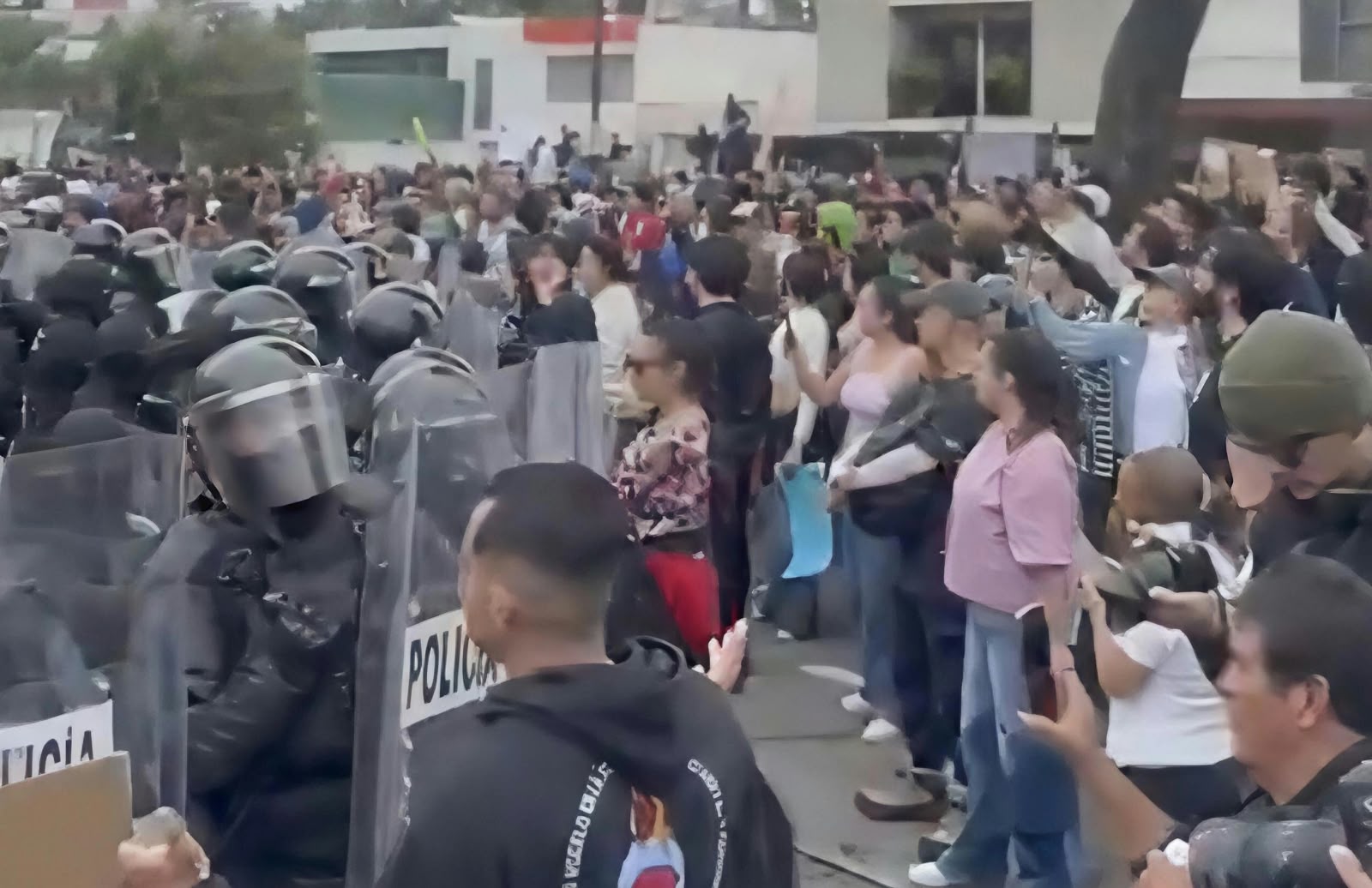Violenta marcha contra el agua sucia en Jalisco