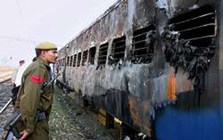 24 personas murieron tras atentado en estación de tren en Pakistán