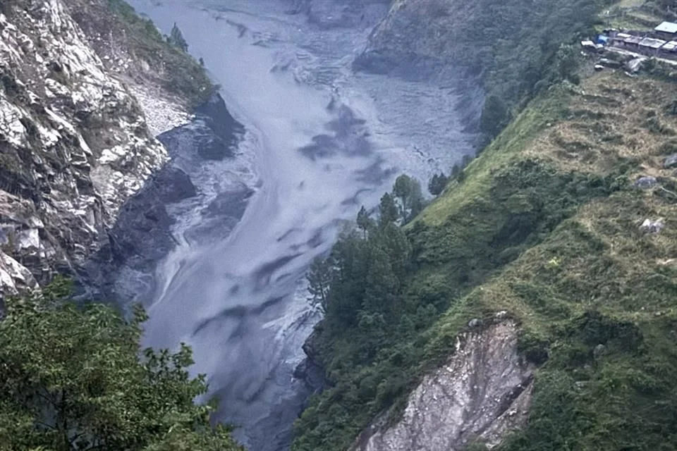 Registra Nepal nueva inundación; desaparecen cinco personas
