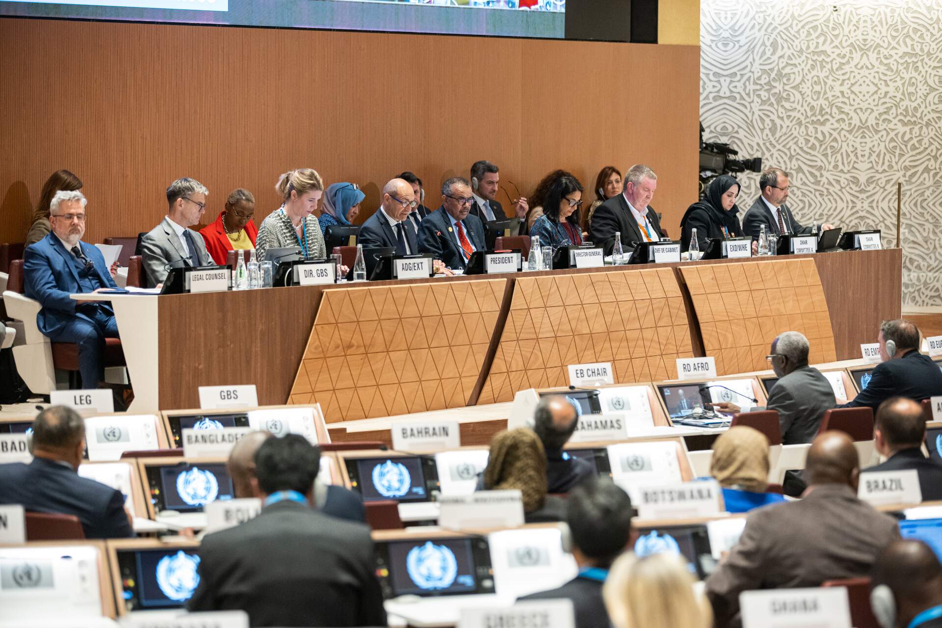 190 países discuten retos mundiales en Cumbre de la Salud