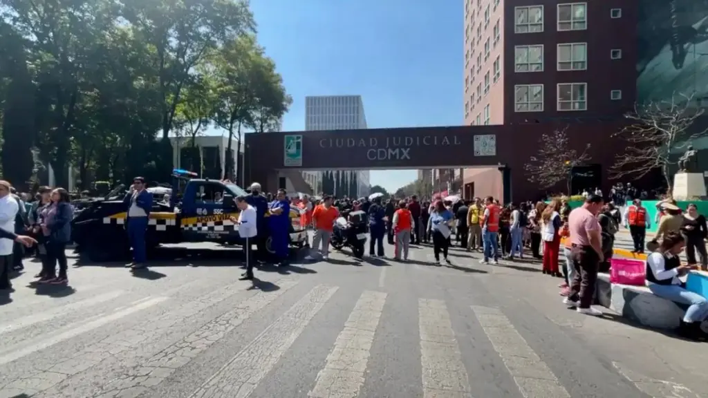 Amenaza de bomba provoca evacuación de Ciudad Judicial en CDMX