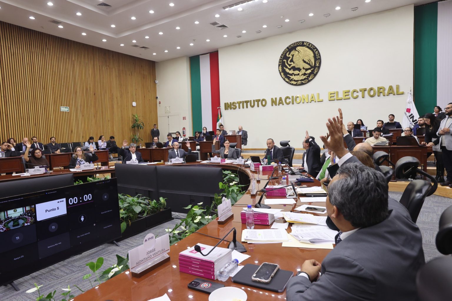 Garantiza INE paridad en las candidaturas a las 17 gubernaturas