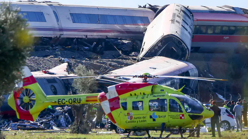 Deja 30 muertos accidente ferroviario en España