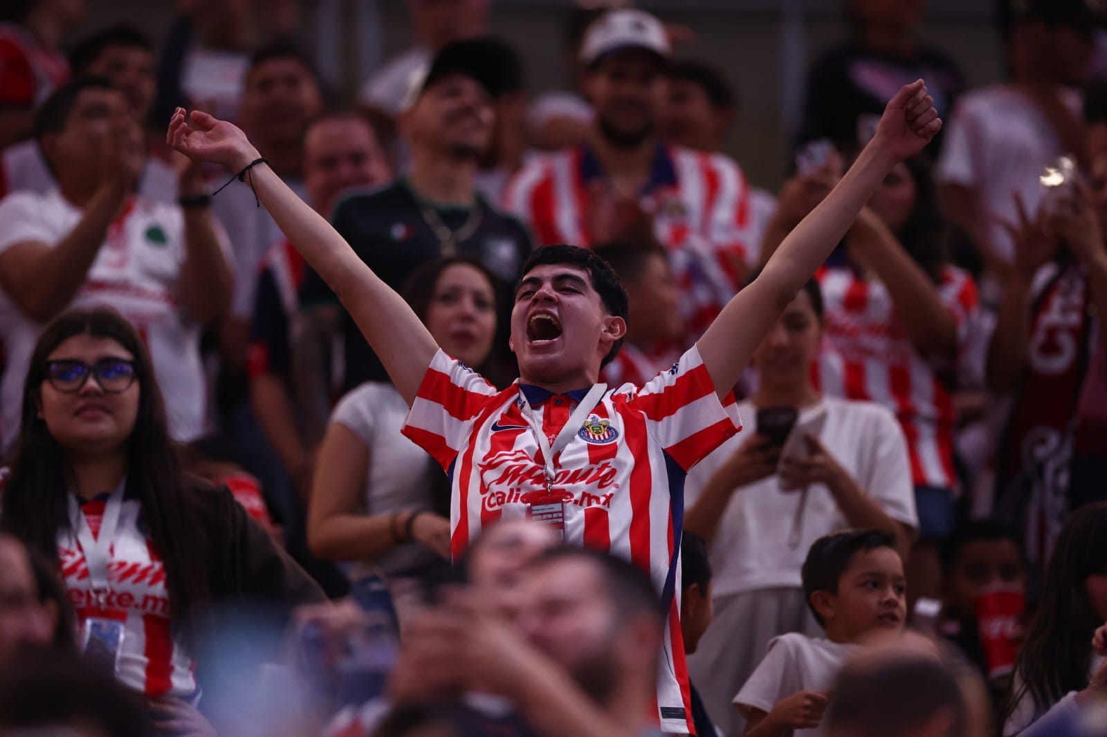Autogol detiene sufrimiento de Chivas para vencer 1-0 a Necaxa