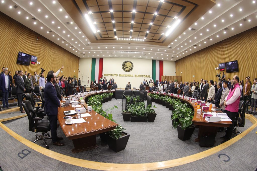 INE pone tope de gasto a candidaturas a diputados federales de 2.4 millones de pesos