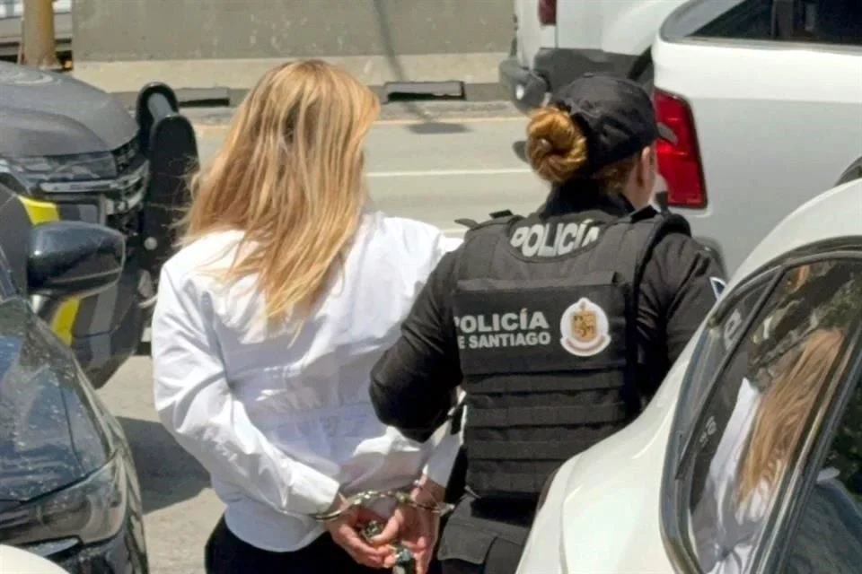 Detienen a ex empleada de banco por cometer fraudes millonarios