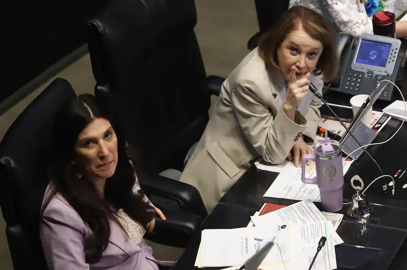Fractura de Laura Itzel Castillo lleva a Kenia López a presidir la permanente